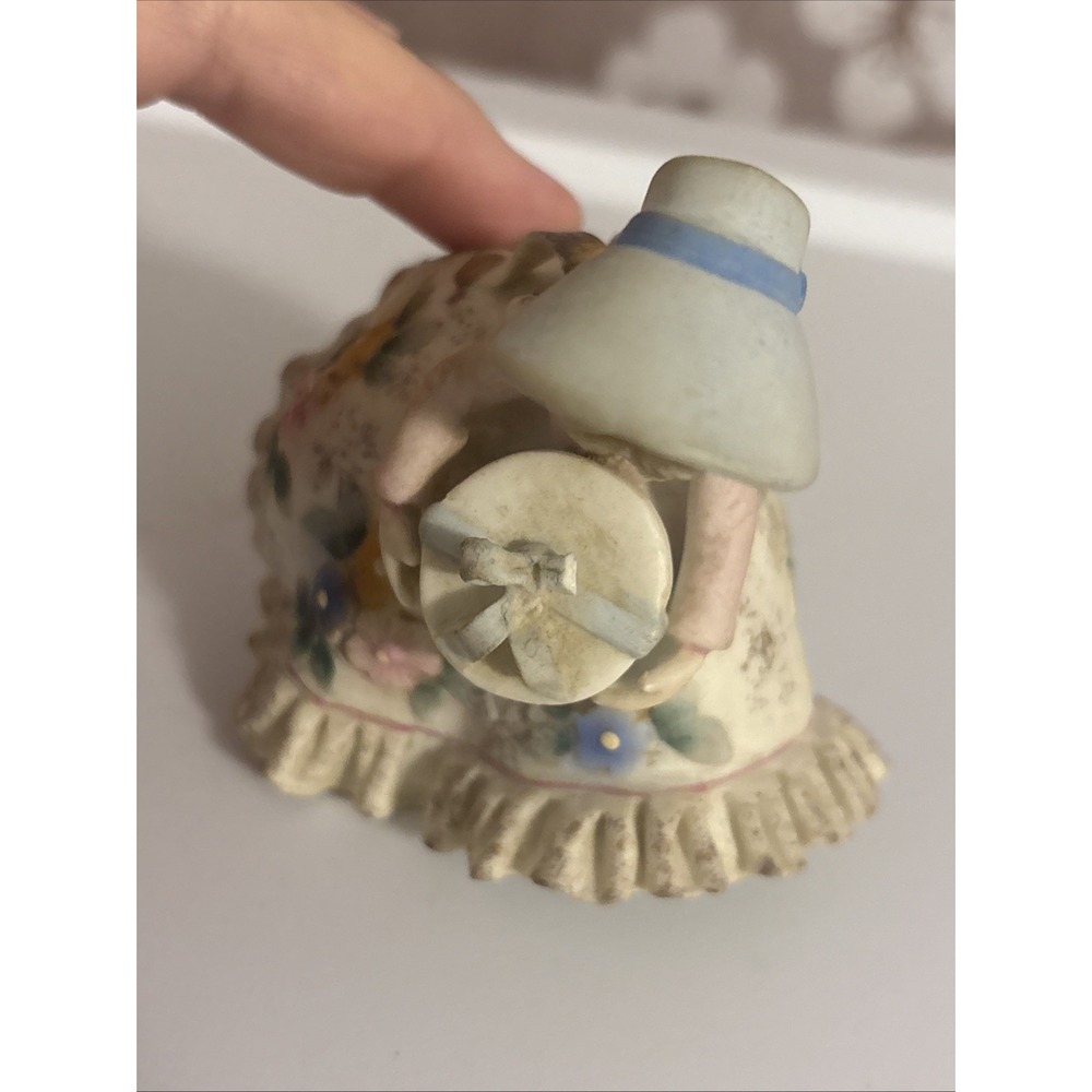 Lefton "Bloomer Girl" porcelain figurine, model KW2322, ruffled skirt design. - Picture 5 of 7